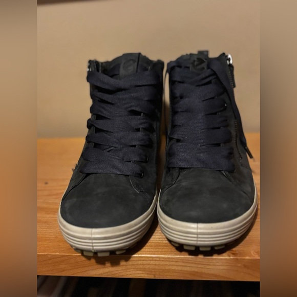 Women's ECCO Soft 7 Tred GORE-TEX High Top Sneaker- Leather size 9 - Picture 9 of 15